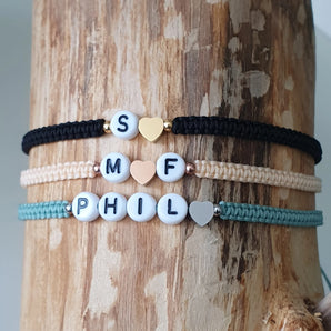 Makramee Initialenarmband mit Herz